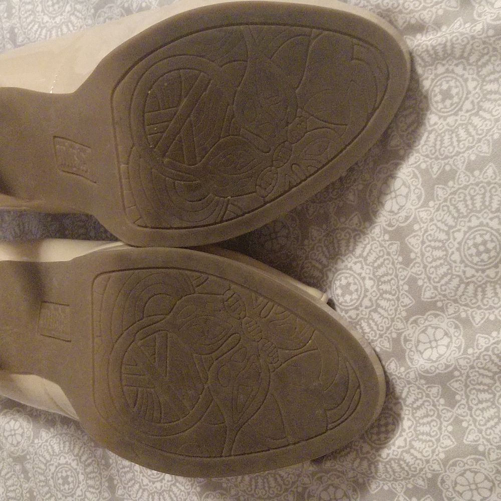 Nude Patent Peep-Toe Pumps Sz 7½ - Picture 7 of 8